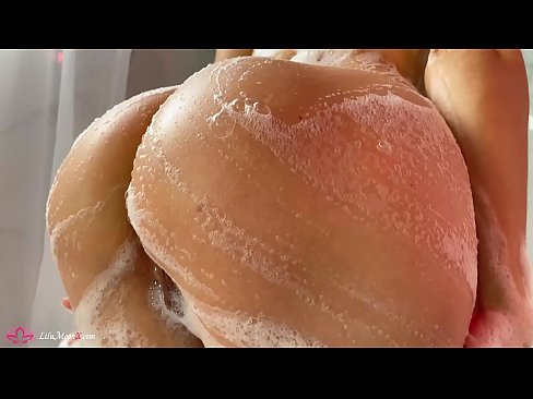 ❤️ 布鲁内特在淋浴时用振动器自慰阴部达到强烈的高潮 ☑ Hard porn