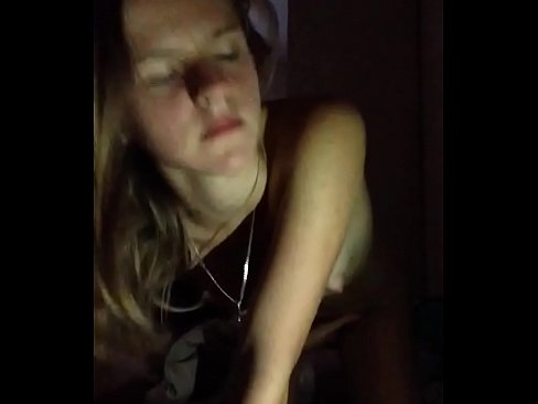 ❤️ 一个女孩自慰并射精 ☑ Hard porn